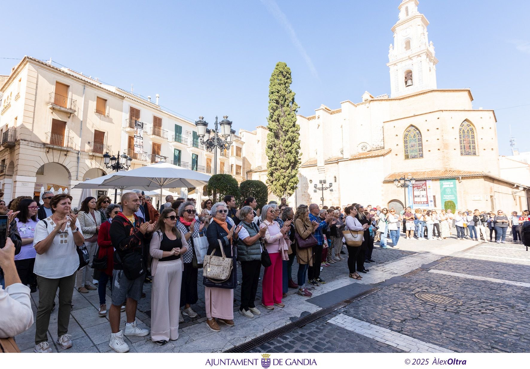 Minuto de silencio en Gandia,