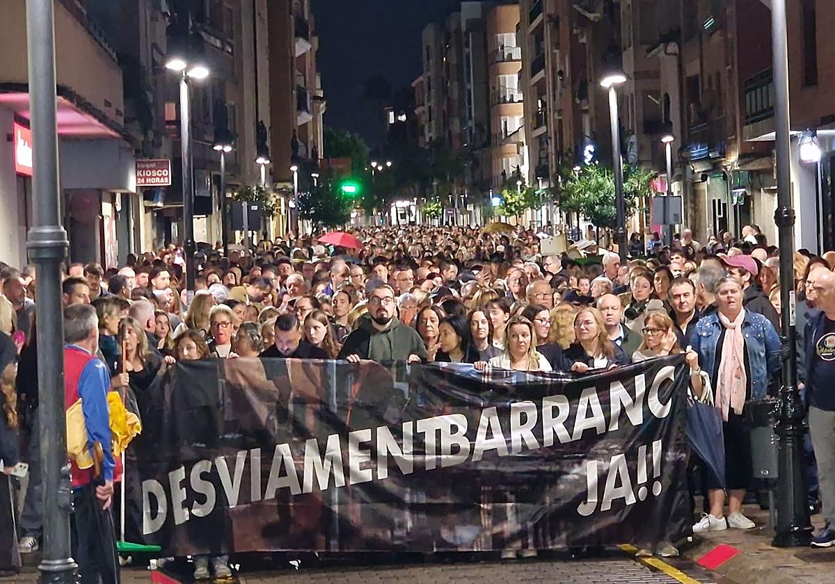 Cabecera de la manfestación de anoche en Aldaia.