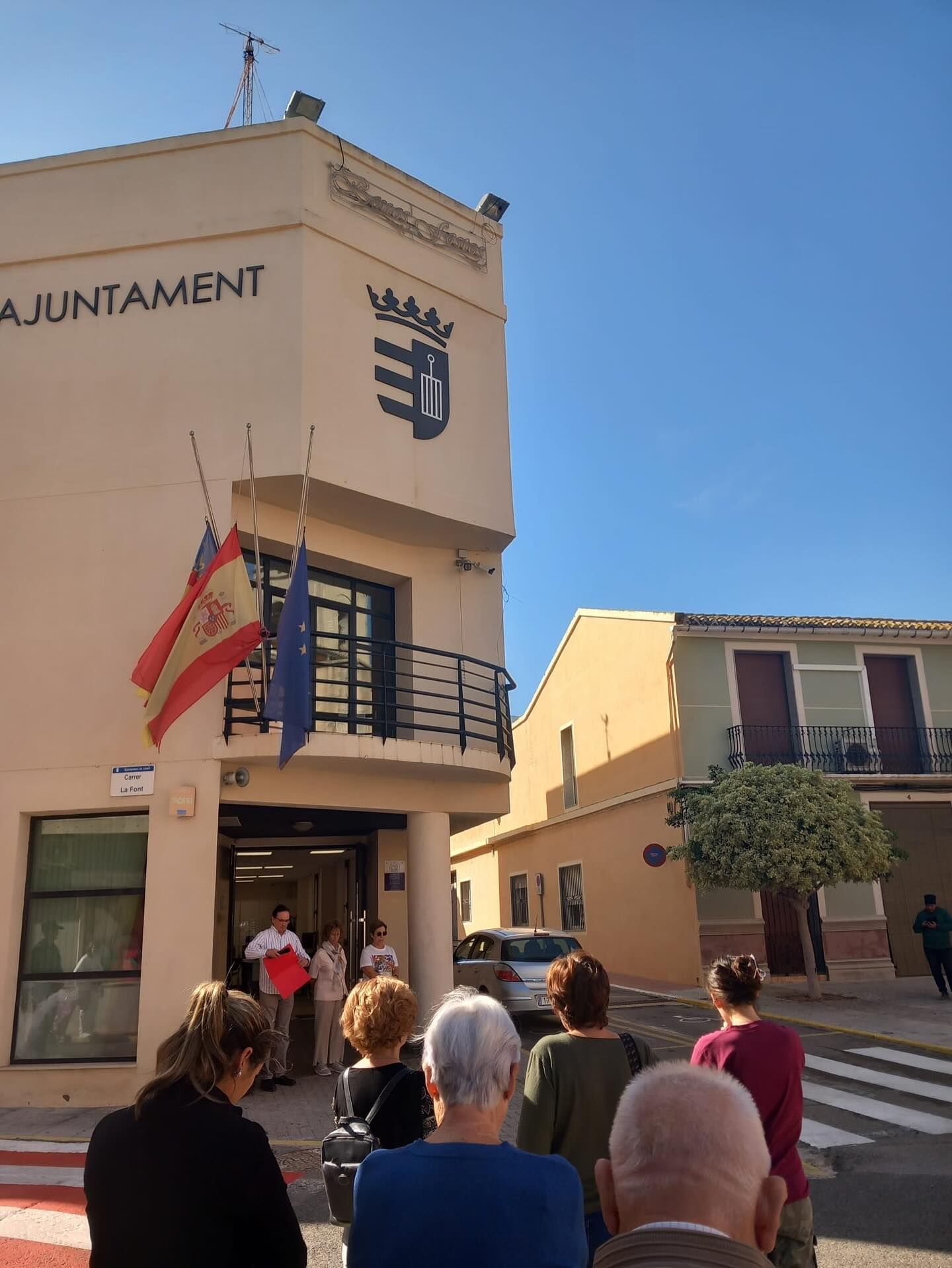 Minuto de silencio en Llaurí.