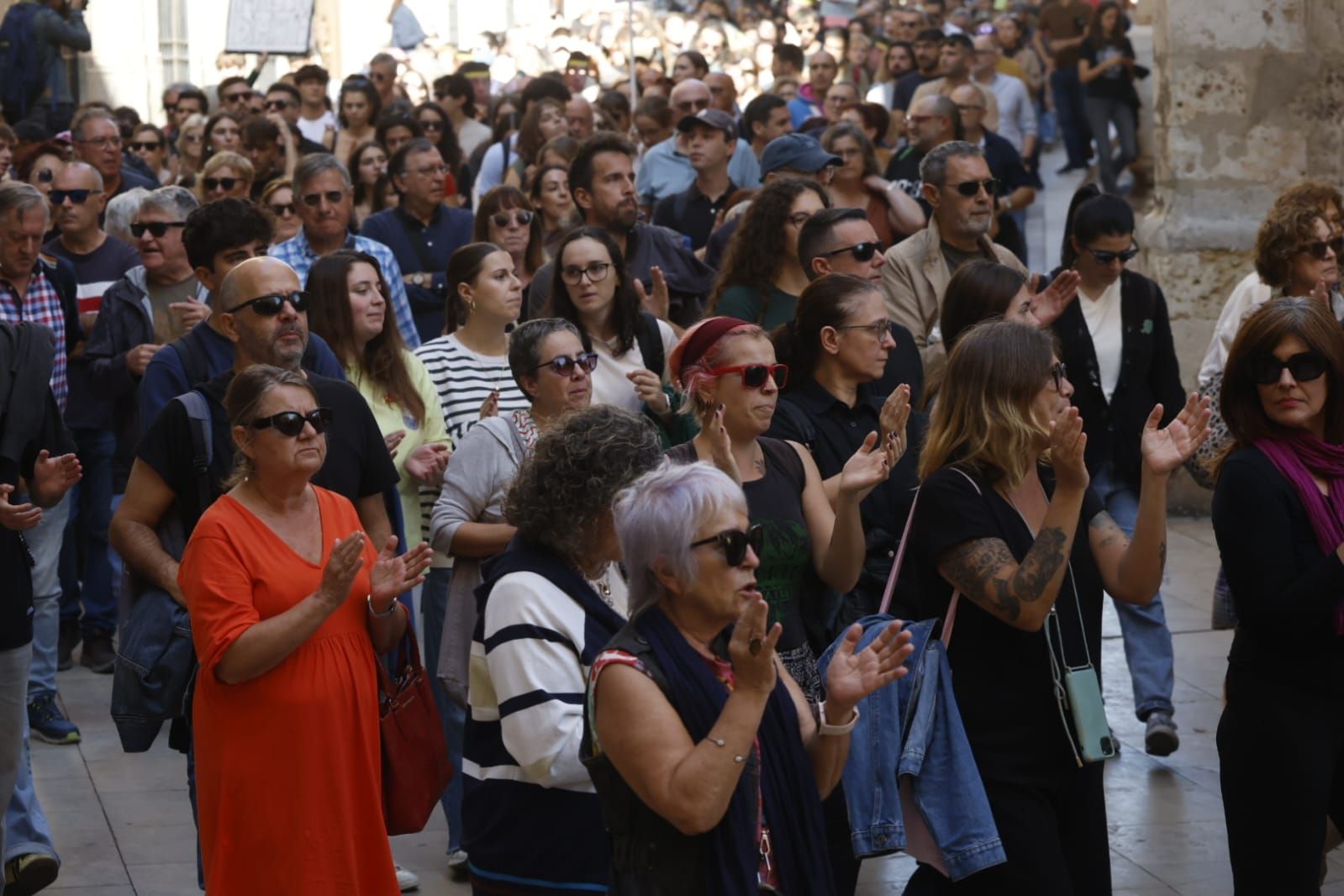 FOTOS | Mantas térmicas y desfile al Ventorro en protesta en el primer aniversario de la dana en Valencia