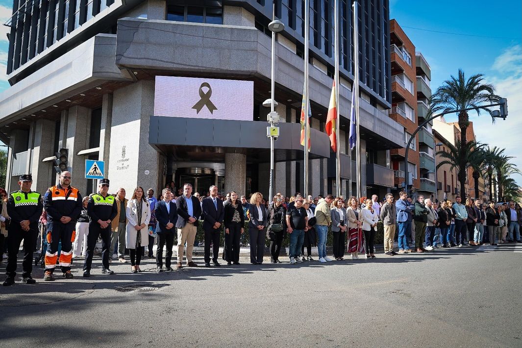 Minuto de silencio en Torrent.