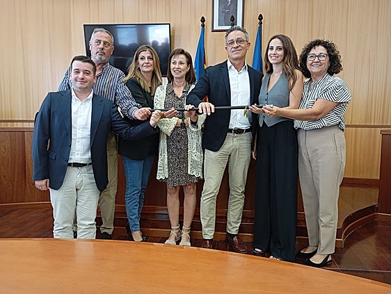 El alcalde da cuenta de la resolución del PP que asegura que su único edil en San Antonio de Benagéber es Enrique Celda
