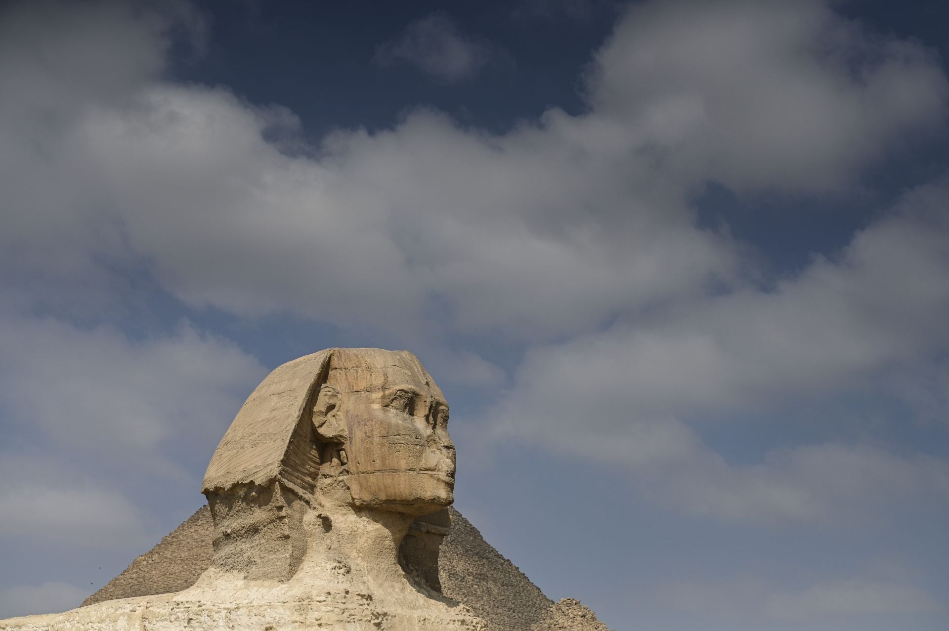 FOTOS | Los turistas visitan las pirámides de Giza ante el estreno del Gran Museo Egipcio