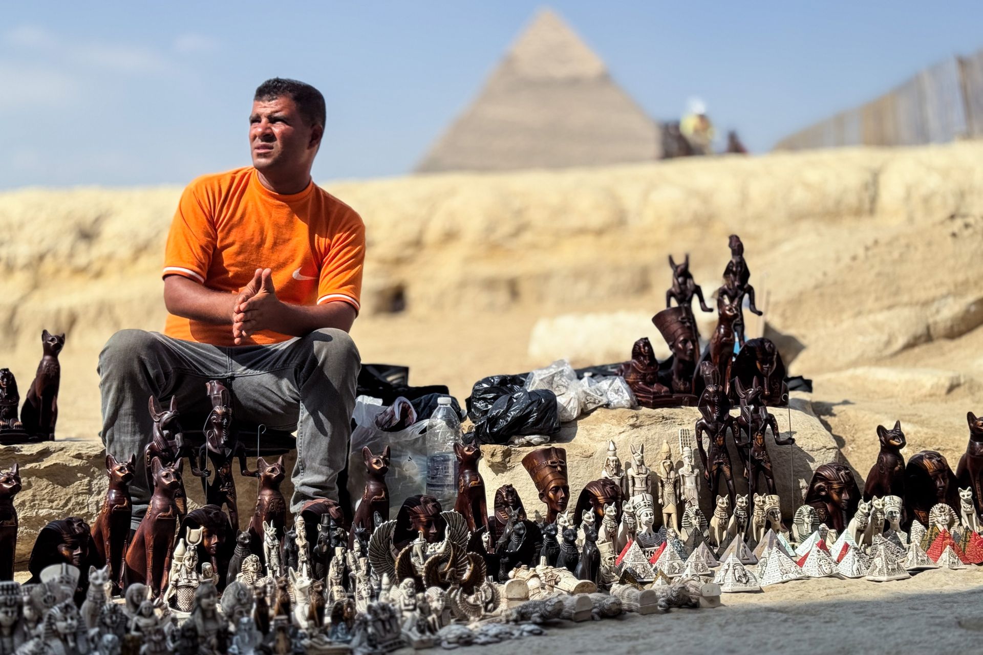 FOTOS | Los turistas visitan las pirámides de Giza ante el estreno del Gran Museo Egipcio