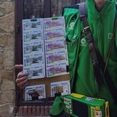 Un vendedor de la ONCE en una imagen de archivo.