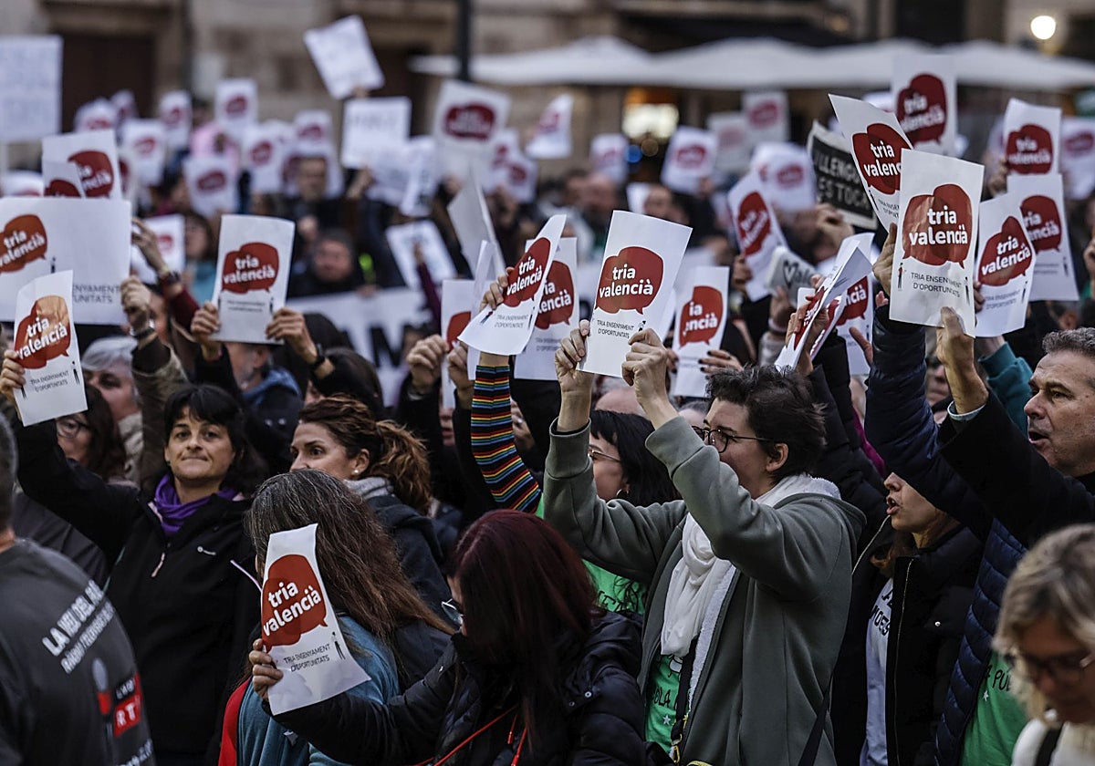 Concentración contra la consulta organizada a finales de febrero en Valencia.