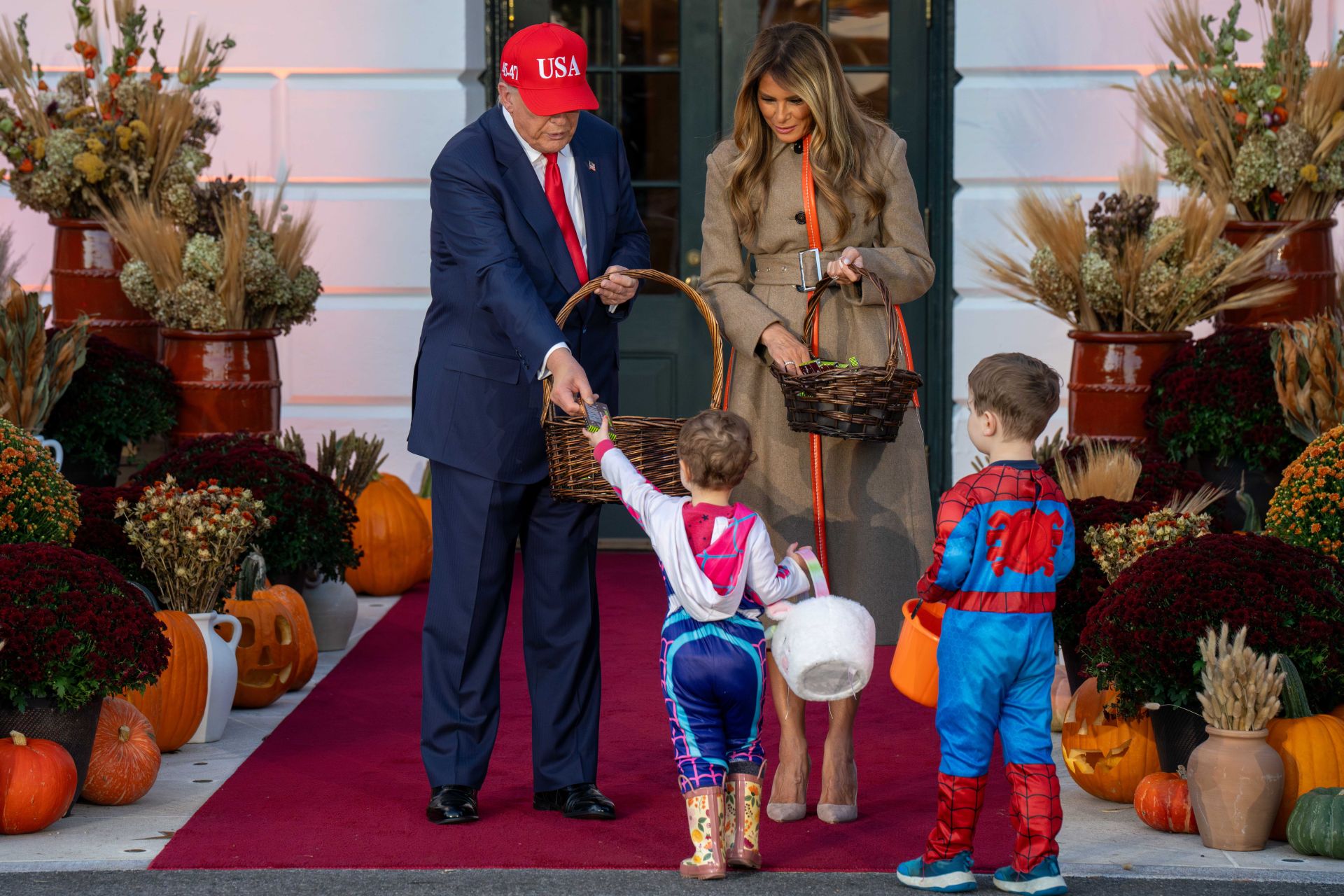 Donald y Melania Trump celebra Halloween por todo lo alto en la Casa Blanca