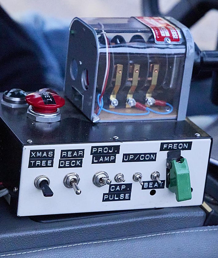 Imagen secundaria 2 - El coche de &#039;Regreso al Futuro&#039; aparca en Valencia