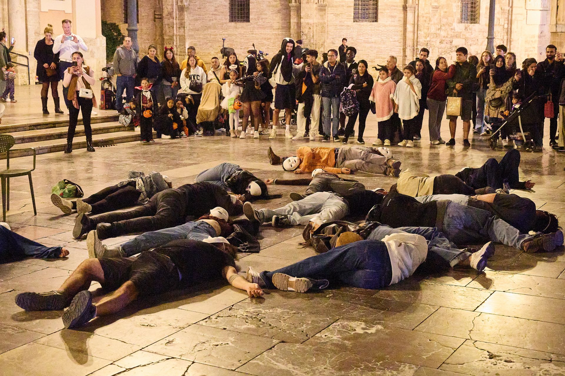 Valencia disfruta de Halloween en la noche más terrorífica del año