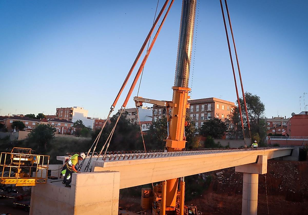 Construcción del puente en Torrent.