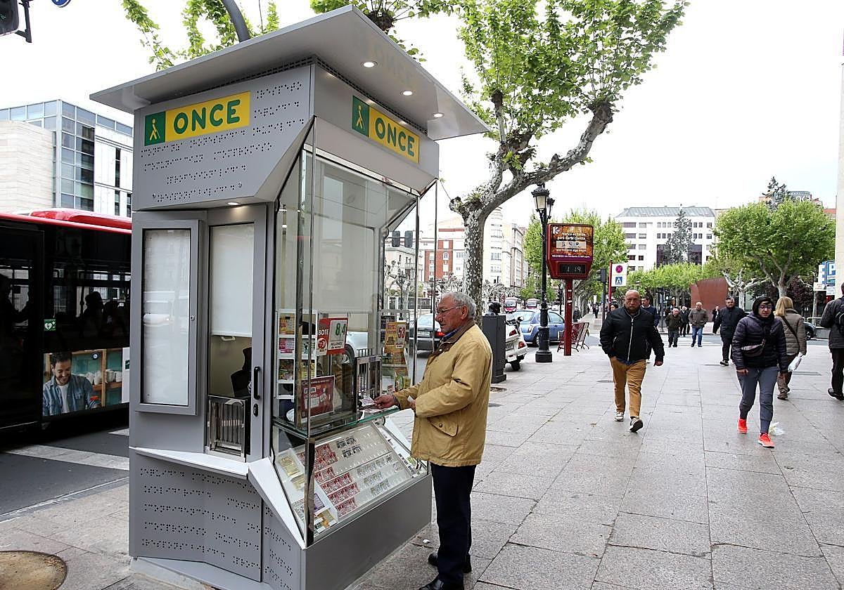 Un quiosco de la ONCE, en imagen de archivo.