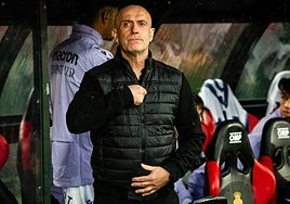 Julián Calero en el banquillo de Son Moix.