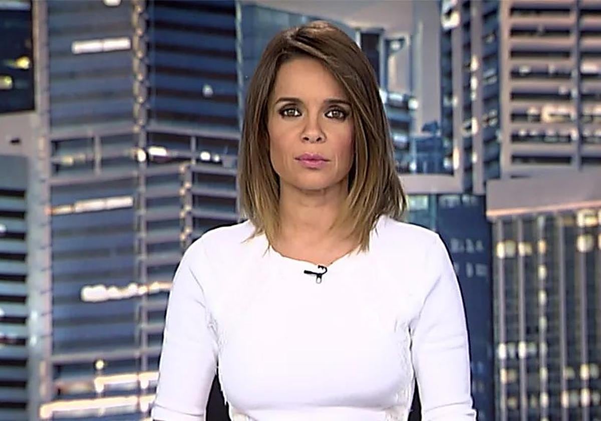 La presentadora Carme Chaparro en los informativos de Telecinco.