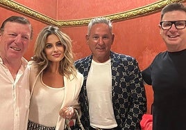 Mariola Hoyos y su marido, Óscar Alcalde, con los Morancos