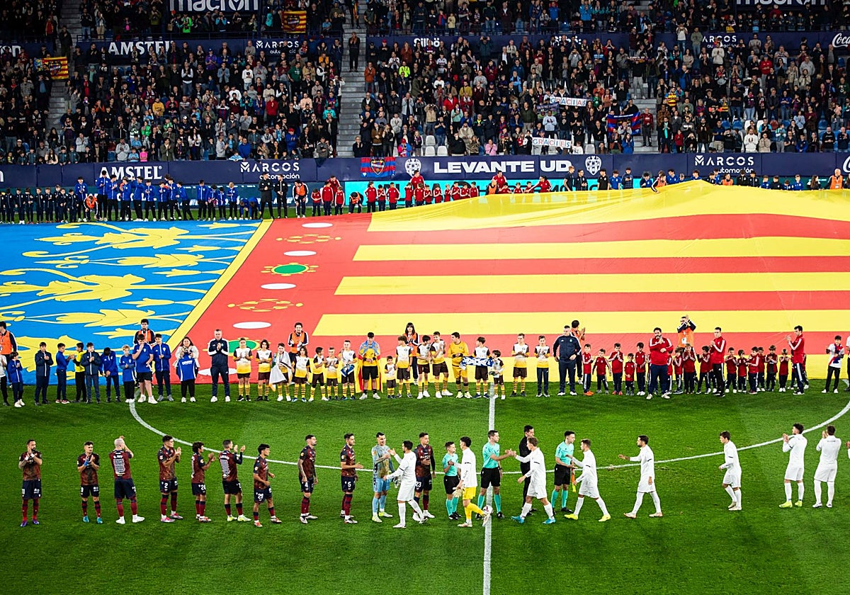 Homenaje del levante semanas después de la dana