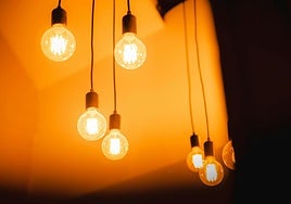 Bombillas en una imagen de archivo.