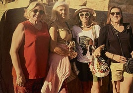 Con Hortensia Herrero y Emilia Segura en Egipto.