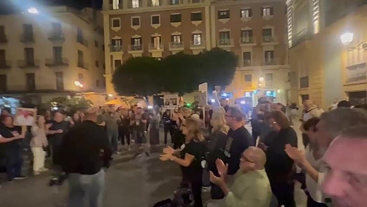 "Queremos justicia": las protestas contra Mazón ante el Palau de la Generalitat