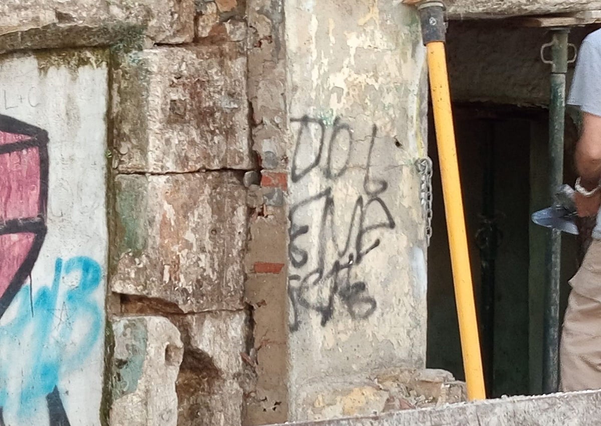 Imagen secundaria 1 - Zona en obras de les covetes.