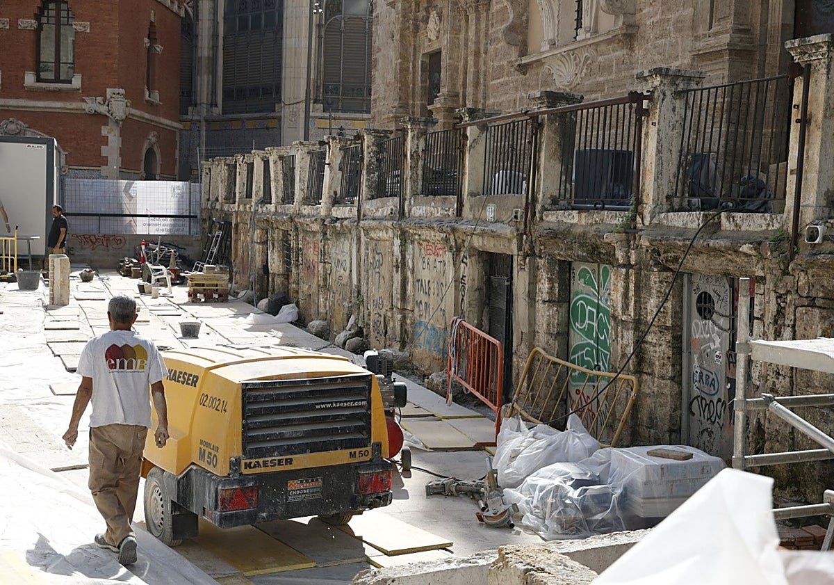Imagen principal - Primeros trabajos y vallado en les covetes de los Santos Juanes.