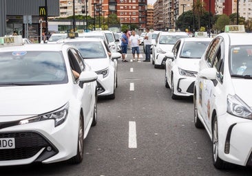 La protesta de más de 3.000 taxistas amenaza con colapsar el tráfico en Valencia