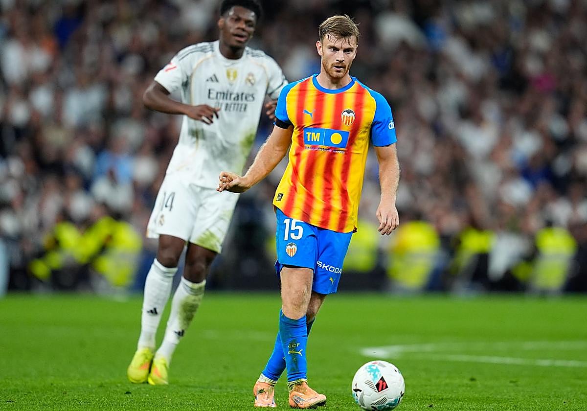 Lucas Beltrán, con el Valencia ante el Real Madrid.