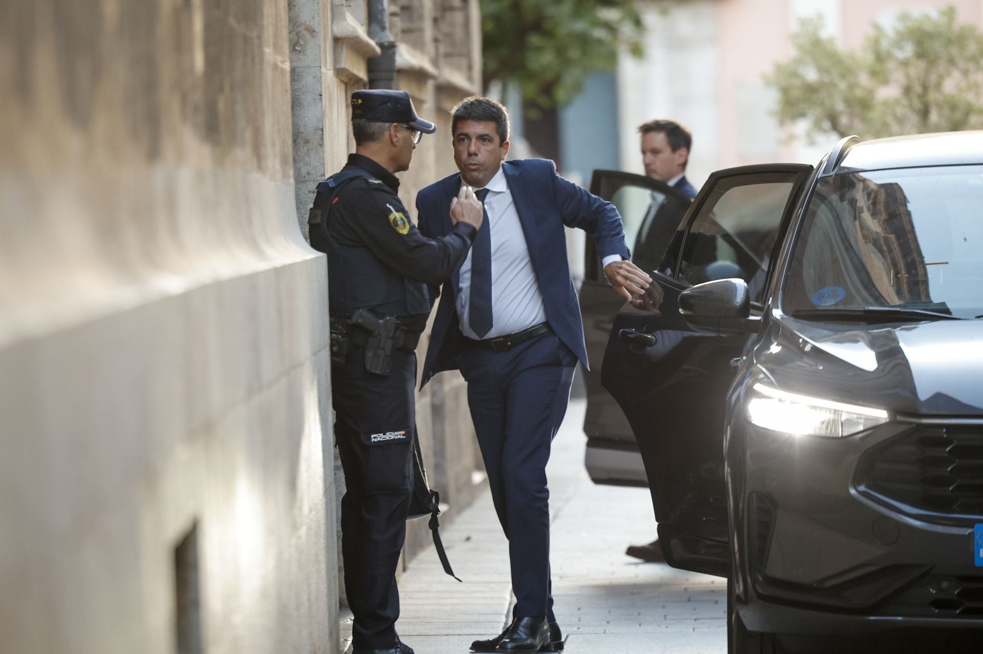Fotos de la comparecencia de Carlos Mazón en el Palau de la Generalitat