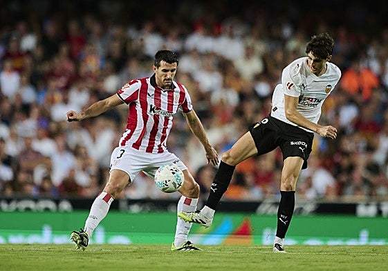 Javi Guerra todavía tiene pendiente esta temporada ser el referente del Valencia.