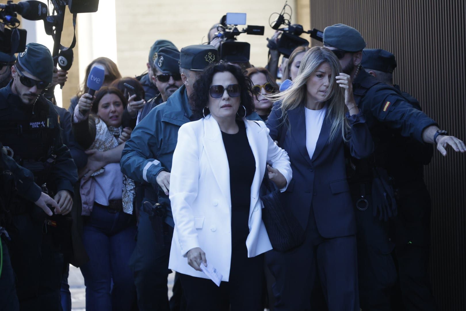 Fotos de Maribel Vilaplana de su llegada y salida de los juzgados