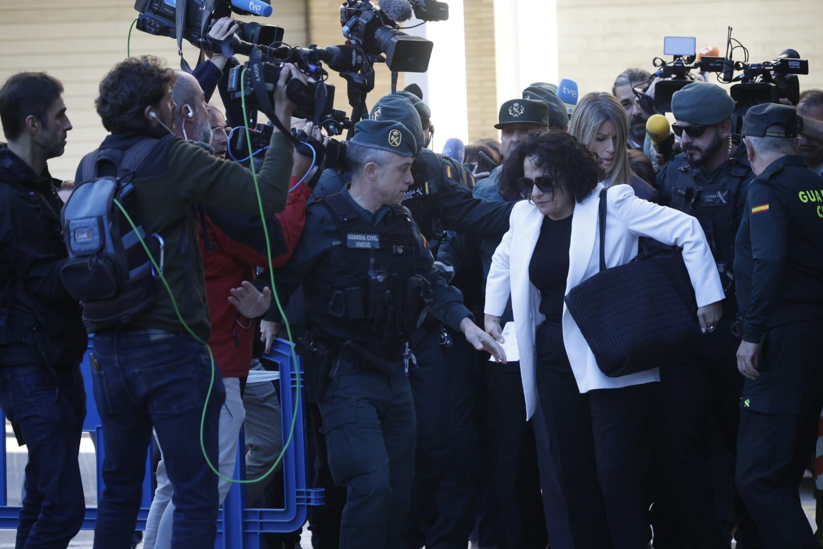 Fotos de Maribel Vilaplana de su llegada y salida de los juzgados