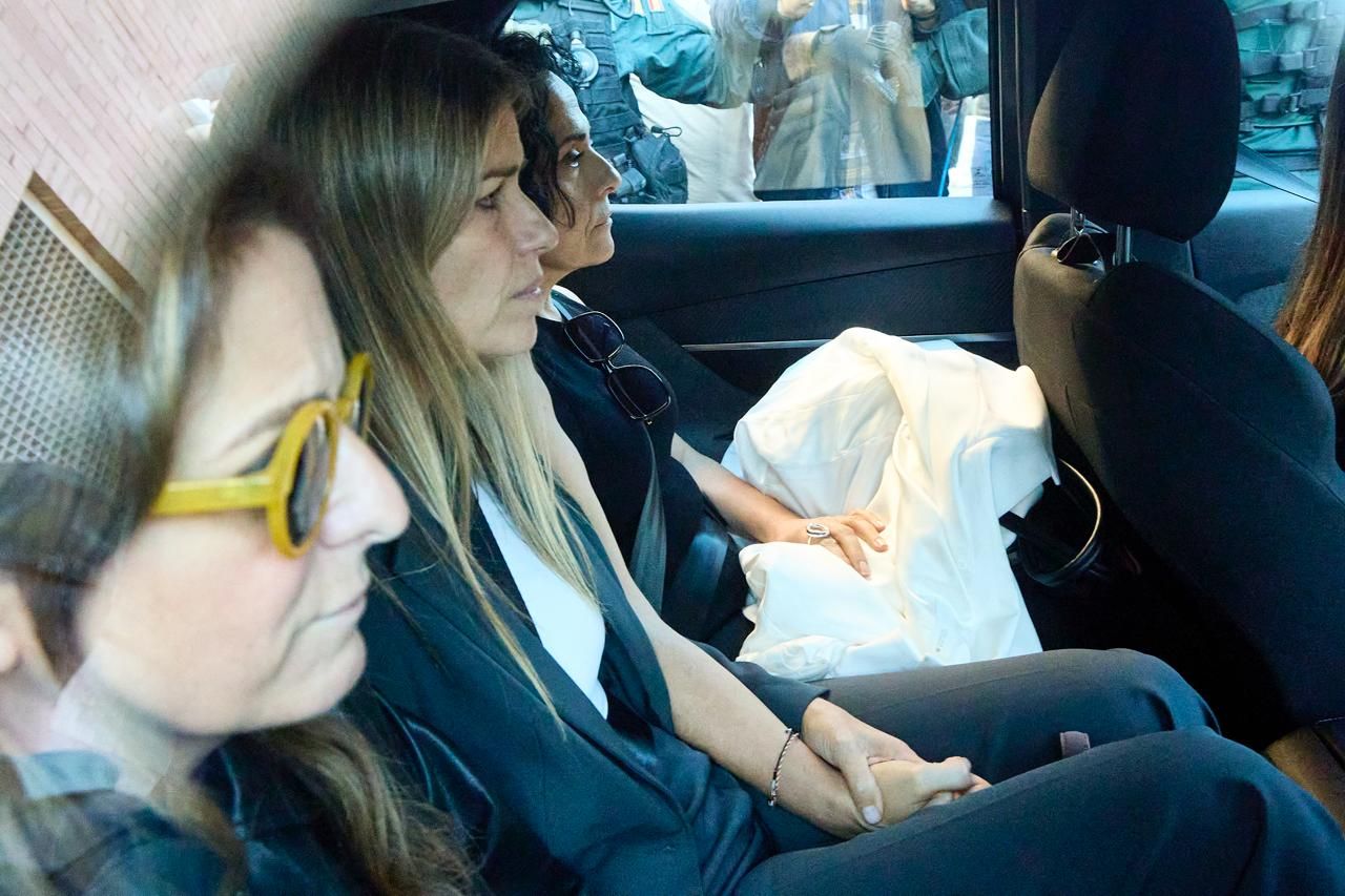 Fotos de Maribel Vilaplana de su llegada y salida de los juzgados