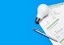 Factura con el precio de la luz.