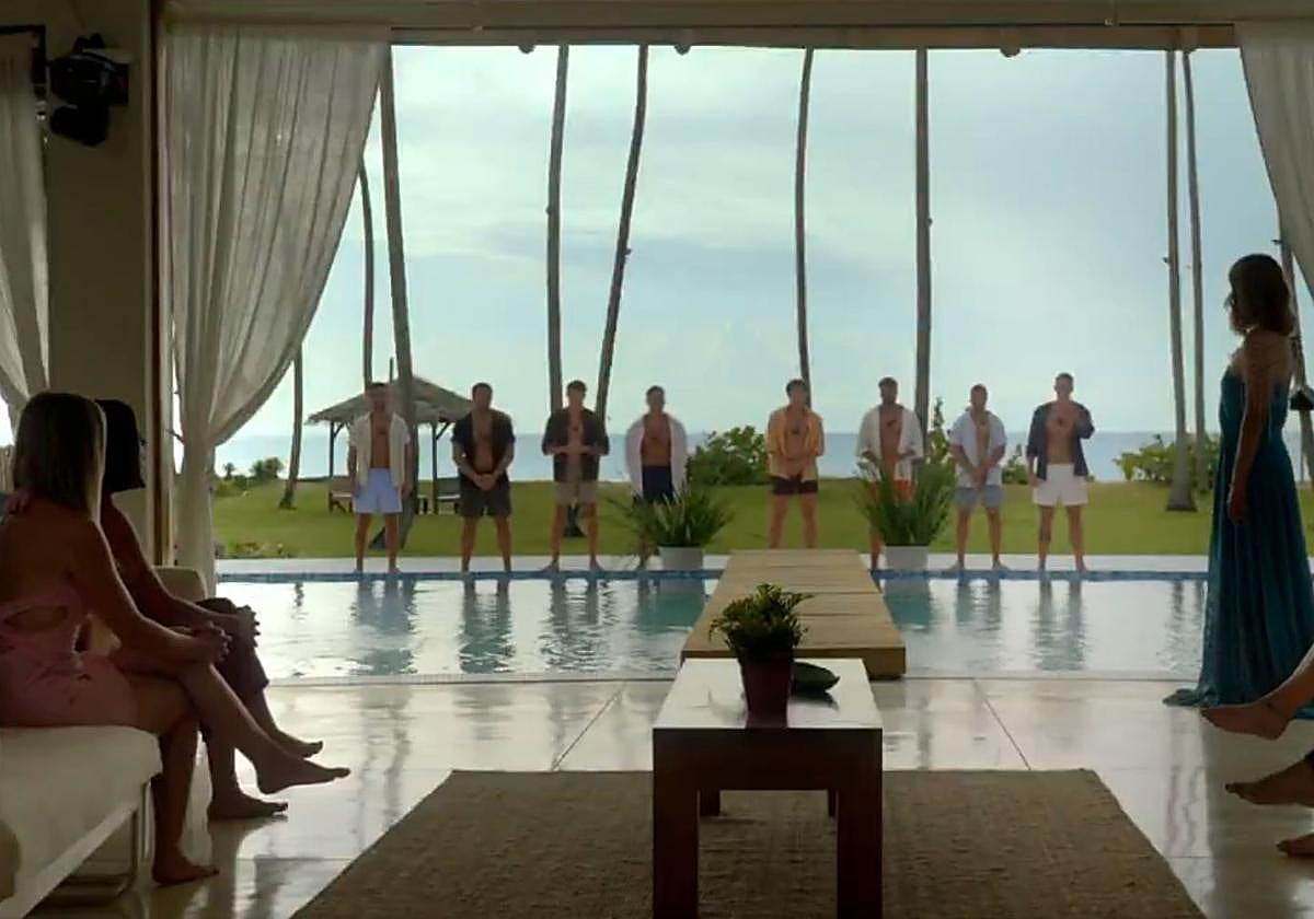 Presentación de los solteros ante las chicas, en el programa de este lunes.