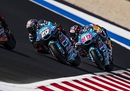Holgado y Alonso pilotan mano a mano durante una carrera