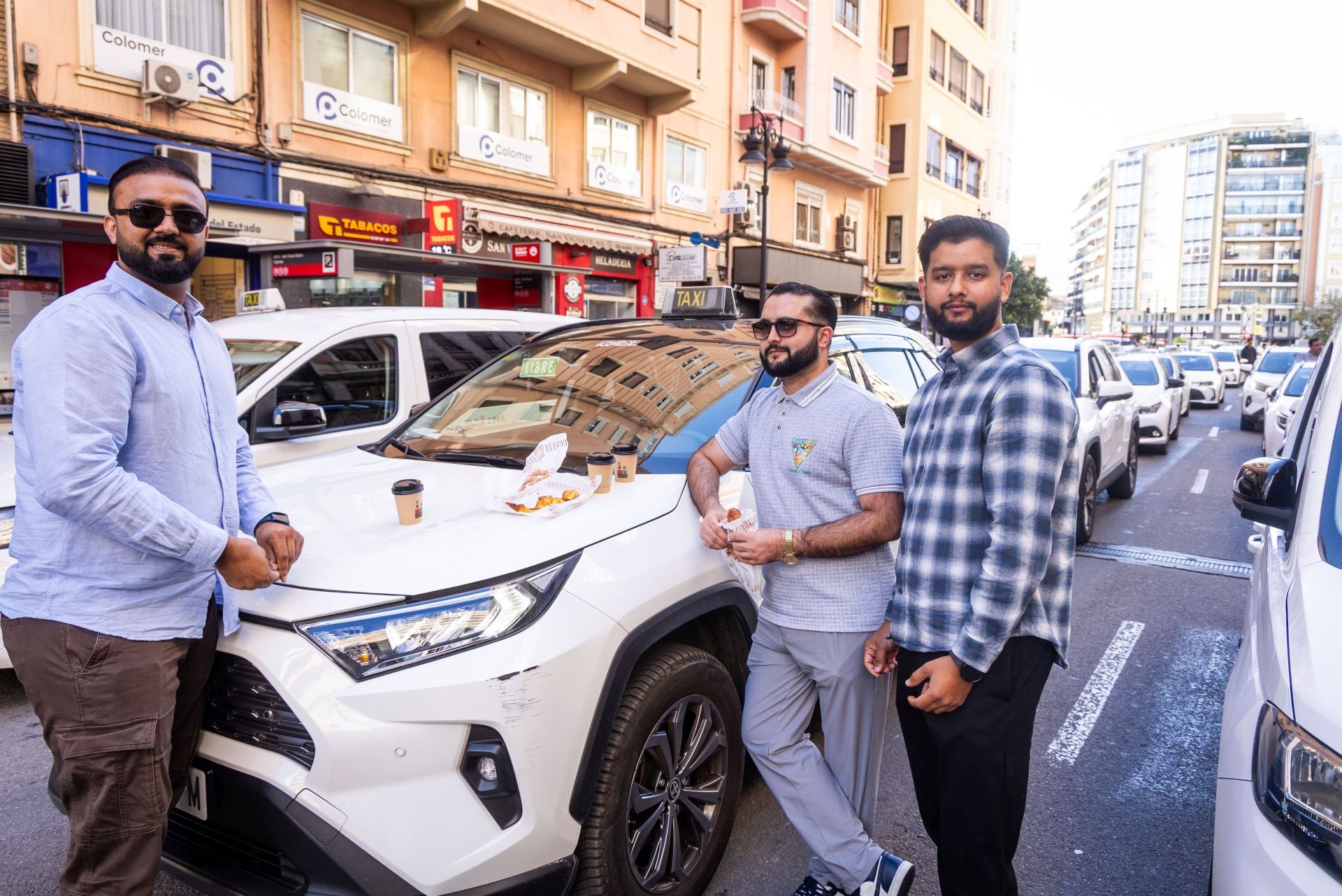 Fotos de la huelga de taxis en Valencia