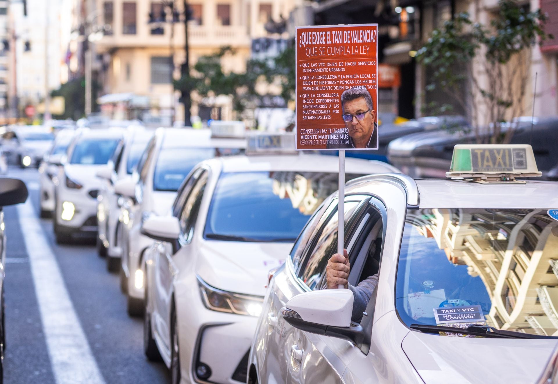 Fotos de la huelga de taxis en Valencia