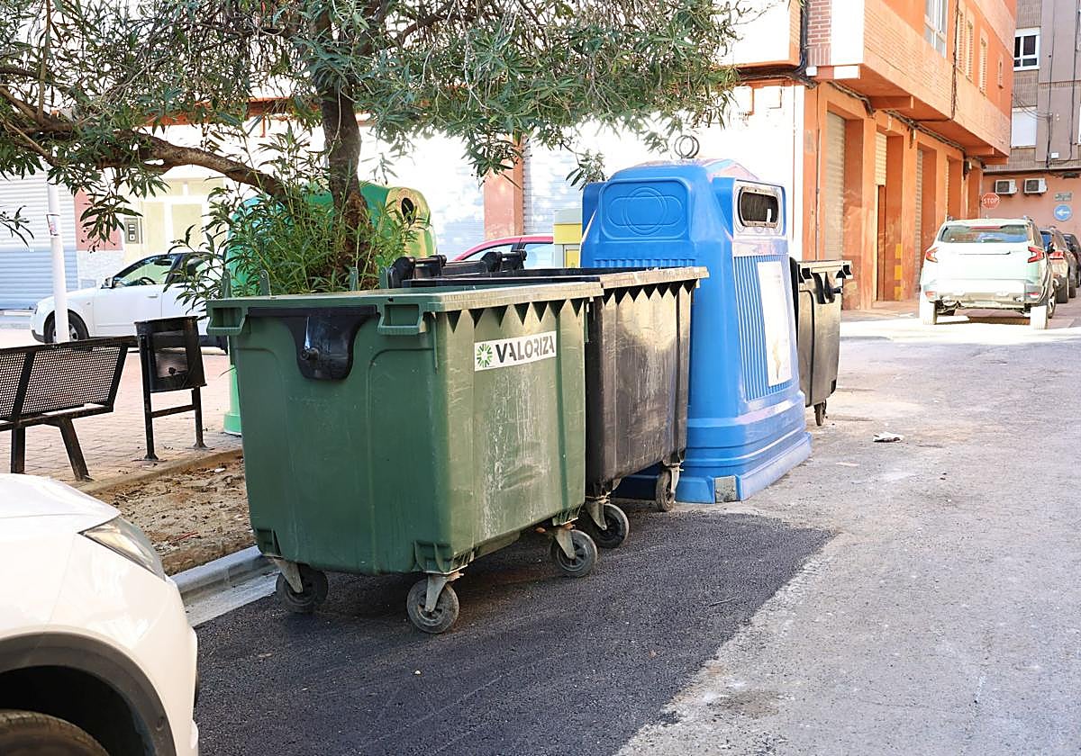 Contenedores colocados en el mismo lugar donde estaban los soterrados.