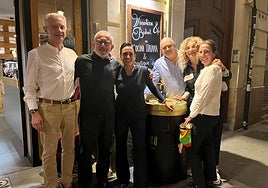 Juan Viña, Sergio Terol, Teresa Bas o Cuchita Lluch, en la cata de caviar en el restaurante La Patrona.