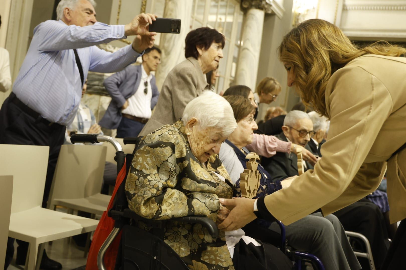 Fotos del homenaje a los vecinos centenarios de Valencia