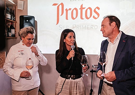 Pepa Muñoz, Pilar Oltra, CEO de Vinology y Carlos Villar, director general de Bodegas Protos