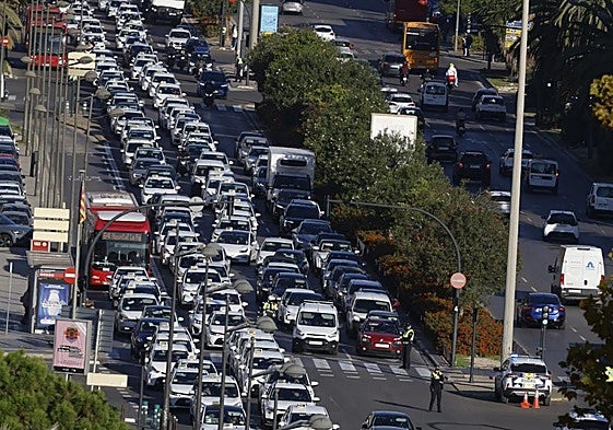 Huelga de taxis en Valencia, en la avenida Pío XII.