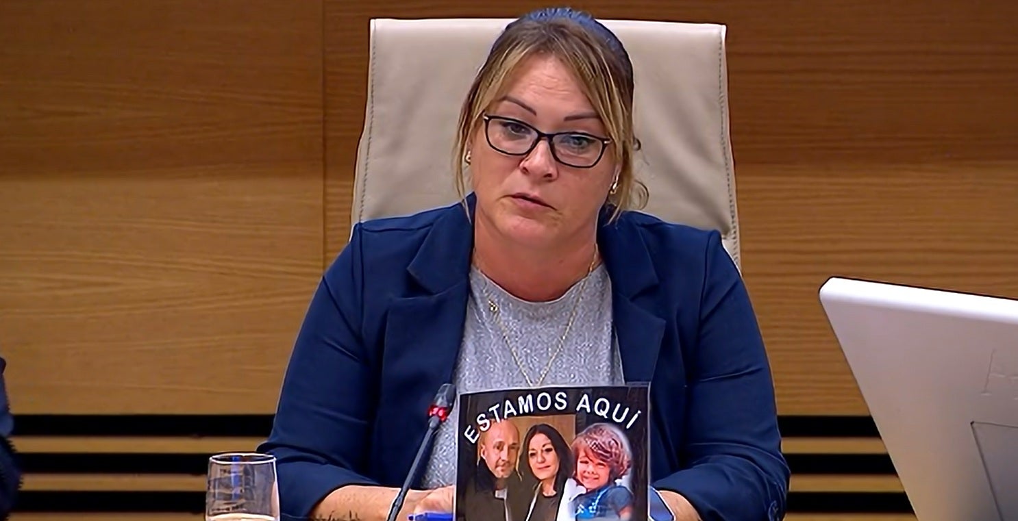 Teresa Pagán, familiar de tres víctimas de la dana durante su comparecencia en el Congreso.