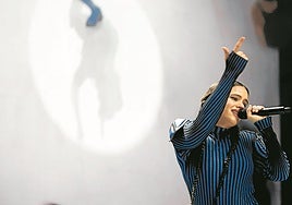 La cantante Rosalía durante una actuación.