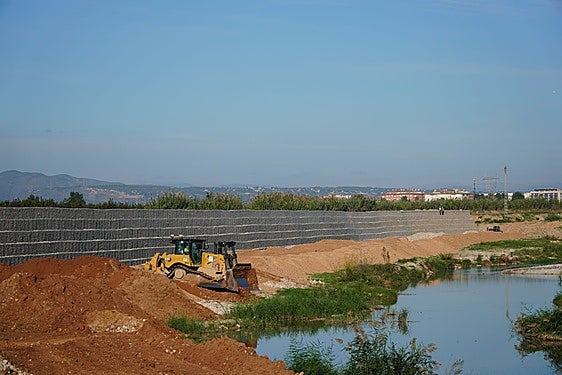 Obras de protección en la ribera del río Magro.