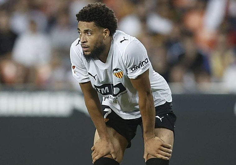 Alineaciones confirmadas: Corberán se carga a Rioja y apuesta por mantener la defensa de cuatro