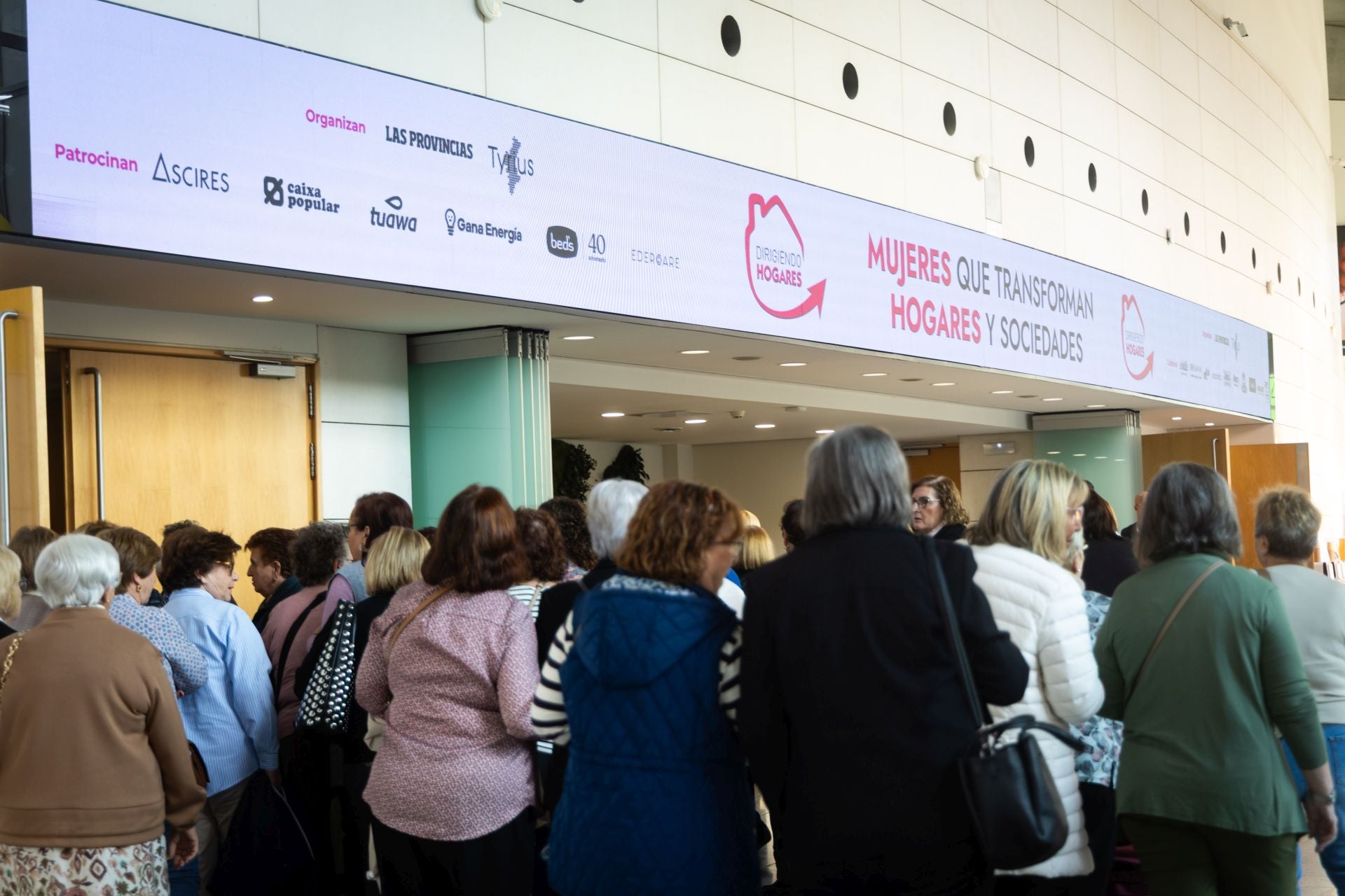 Claves sobre familia, salud y economía, en Dirigiendo Hogares