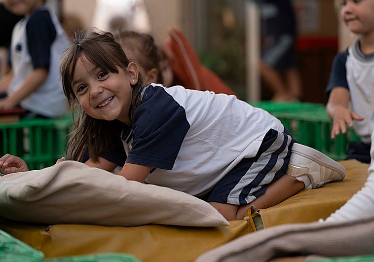 ¿Te imaginas un colegio bilingüe donde tu hijo aprenda jugando desde los dos años?