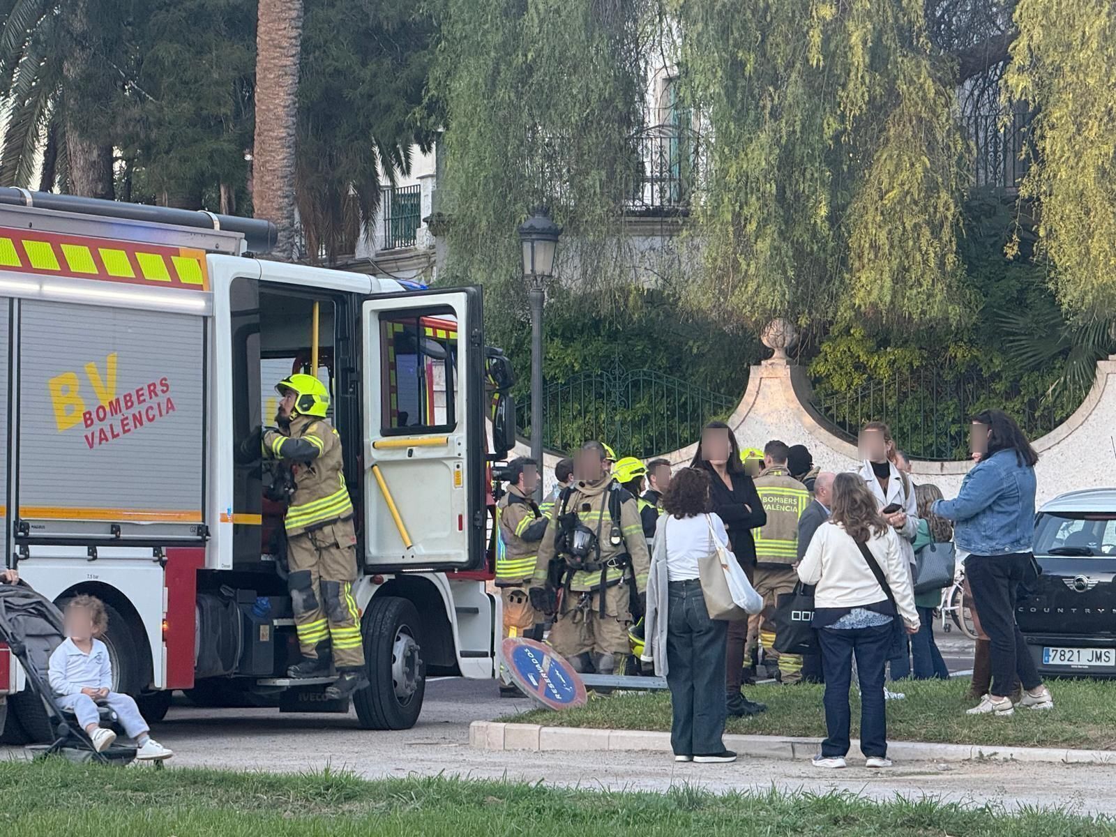 Desalojan la Conselleria de Emergencias por la filtración de gases tras la limpieza del alcantarillado