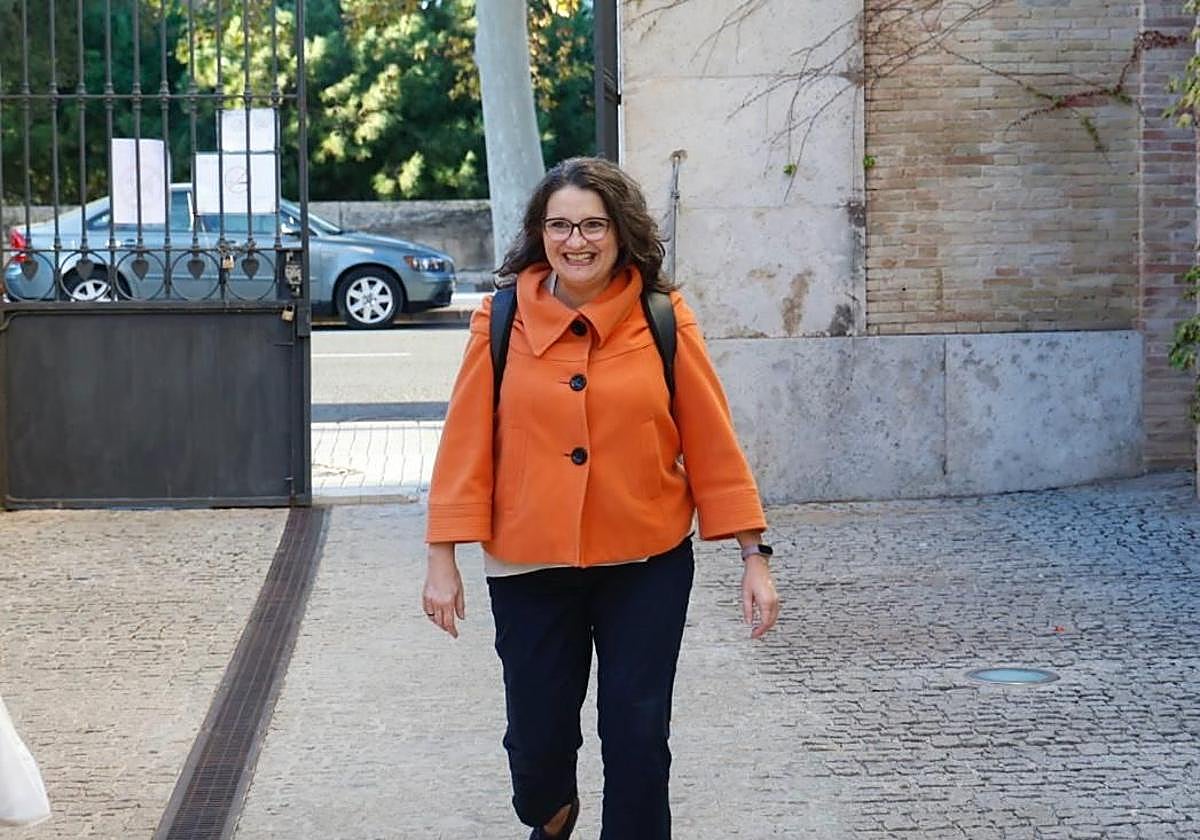 Mónica Oltra reaparece en un acto en la Petxina de Valencia