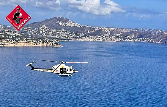 El helicóptero que acudió al rescate de la senderista.